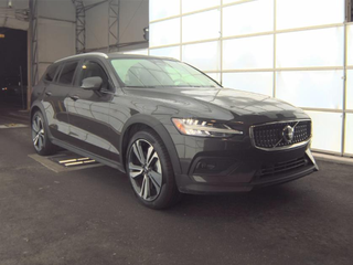 2025 Volvo V60 Cross Country B5 Plus