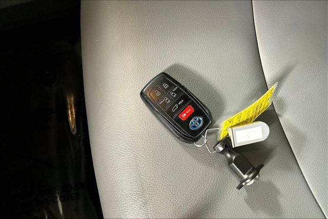 2021 Toyota Sienna XLE 8 Passenger