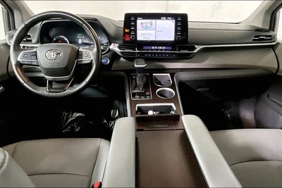 2021 Toyota Sienna XLE 8 Passenger