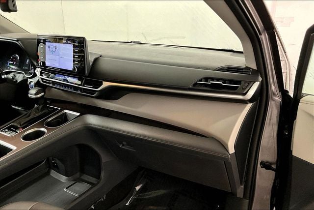 2021 Toyota Sienna XLE 8 Passenger