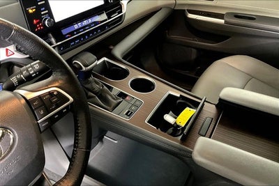 2021 Toyota Sienna XLE 8 Passenger