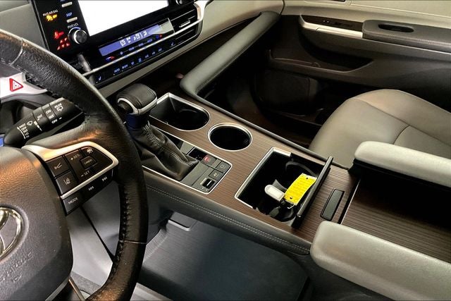 2021 Toyota Sienna XLE 8 Passenger