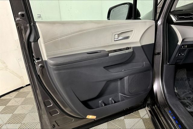 2021 Toyota Sienna XLE 8 Passenger