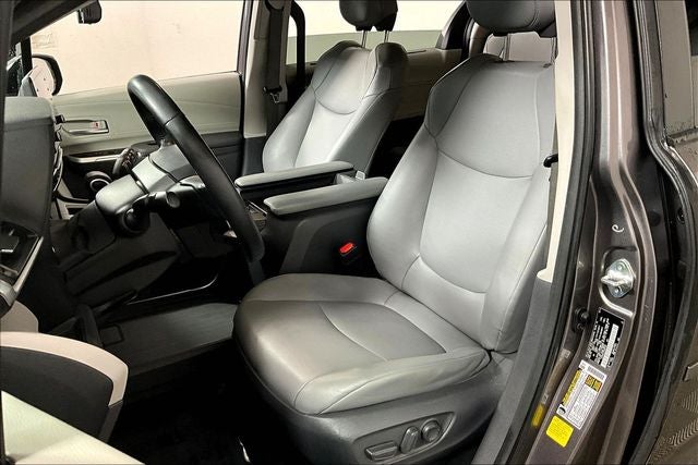2021 Toyota Sienna XLE 8 Passenger