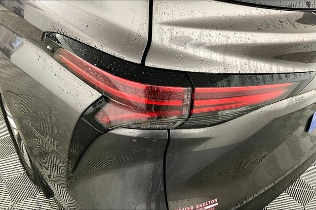 2021 Toyota Sienna XLE 8 Passenger