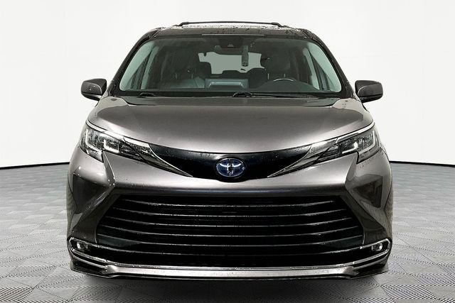 2021 Toyota Sienna XLE 8 Passenger