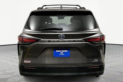 2021 Toyota Sienna XLE 8 Passenger