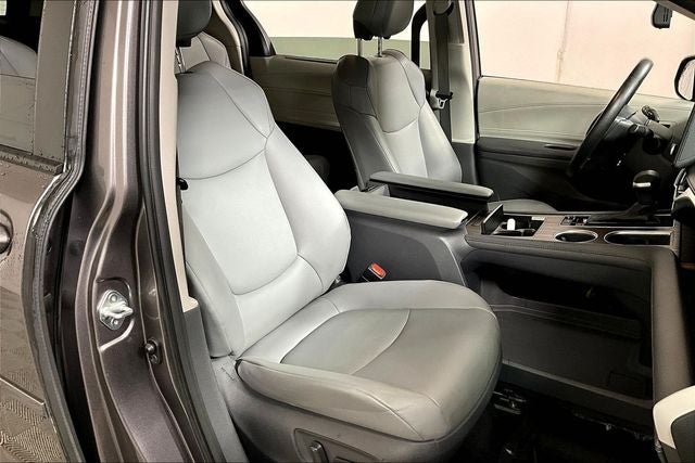 2021 Toyota Sienna XLE 8 Passenger