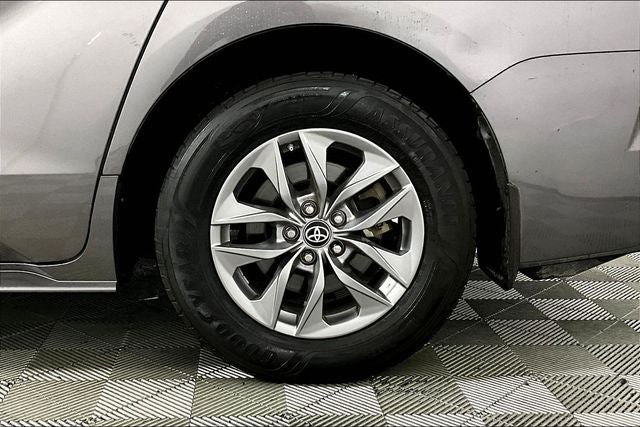 2021 Toyota Sienna XLE 8 Passenger