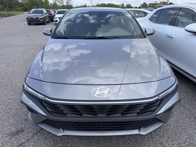 2024 Hyundai Elantra SE