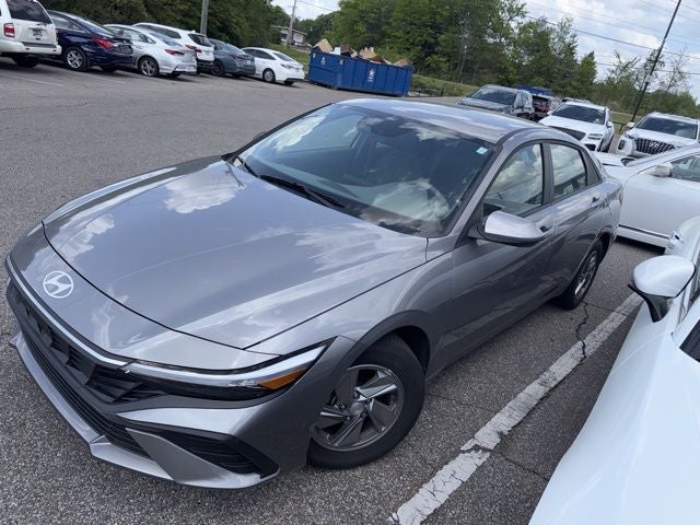 2024 Hyundai Elantra SE