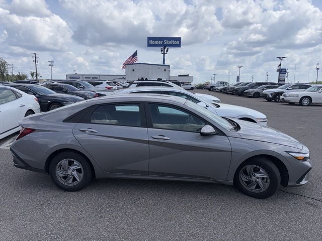 2024 Hyundai Elantra SE