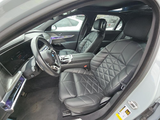 2023 BMW 7 Series 740i