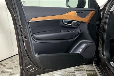 2024 Volvo XC90 B6 Plus Bright Theme
