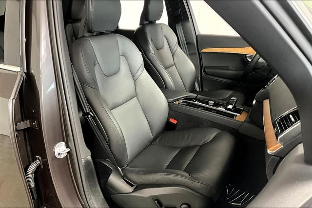 2024 Volvo XC90 B6 Plus Bright Theme