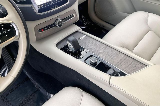 2024 Volvo XC90 B6 Plus Bright Theme