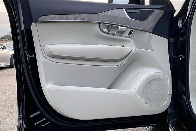 2024 Volvo XC90 B6 Plus Bright Theme