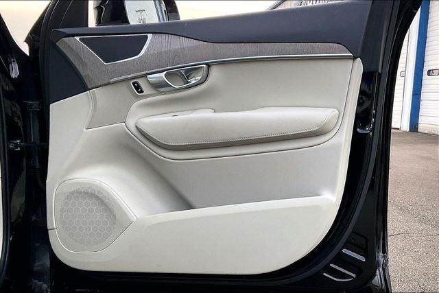 2024 Volvo XC90 B6 Plus Bright Theme