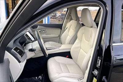 2024 Volvo XC90 B6 Plus Bright Theme