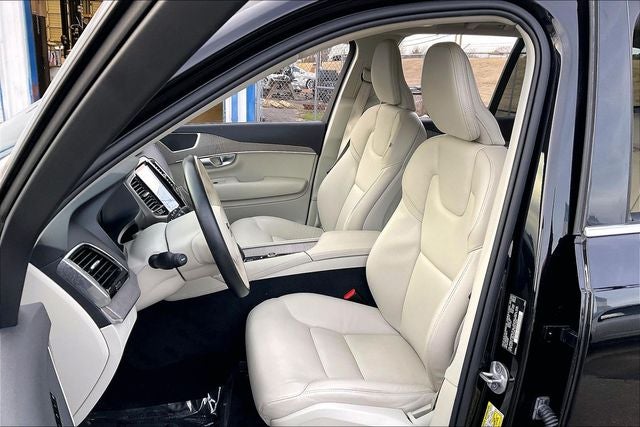 2024 Volvo XC90 B6 Plus Bright Theme