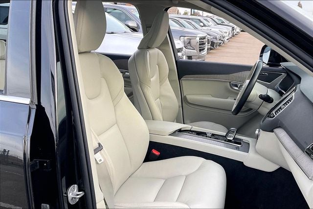 2024 Volvo XC90 B6 Plus Bright Theme