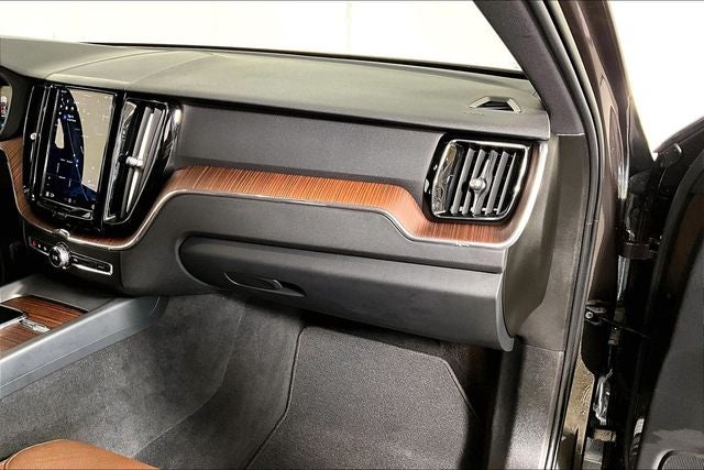 2023 Volvo XC60 B5 Plus Bright Theme