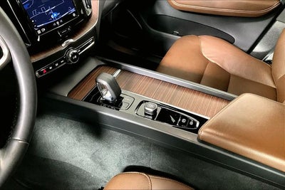 2023 Volvo XC60 B5 Plus Bright Theme