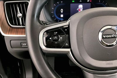 2023 Volvo XC60 B5 Plus Bright Theme