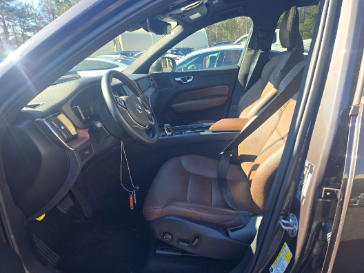 2023 Volvo XC60 B5 Plus Bright Theme