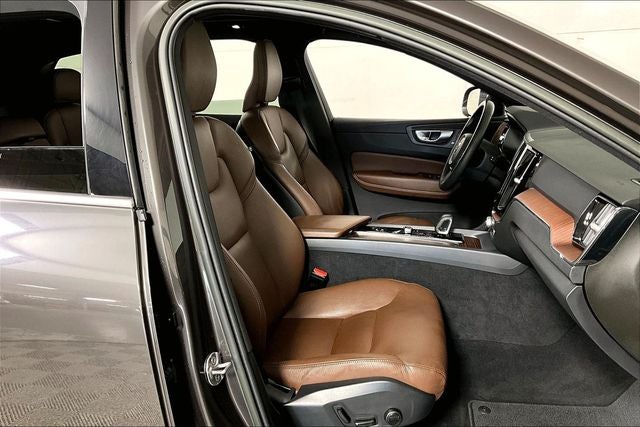 2023 Volvo XC60 B5 Plus Bright Theme