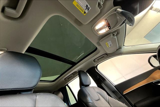 2024 Volvo XC90 B5 Plus