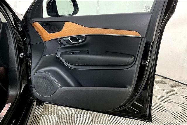 2024 Volvo XC90 B5 Plus