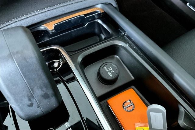 2024 Volvo XC90 B5 Plus