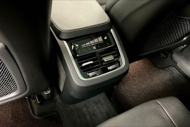 2024 Volvo XC90 B5 Plus