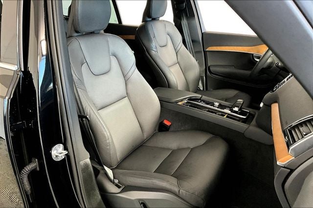 2024 Volvo XC90 B5 Plus