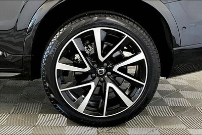 2024 Volvo XC90 B5 Plus