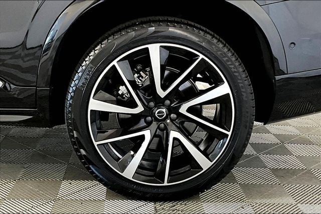 2024 Volvo XC90 B5 Plus