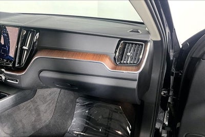 2024 Volvo XC60 B5 Ultimate Dark Theme
