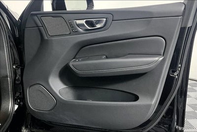 2024 Volvo XC60 B5 Ultimate Dark Theme
