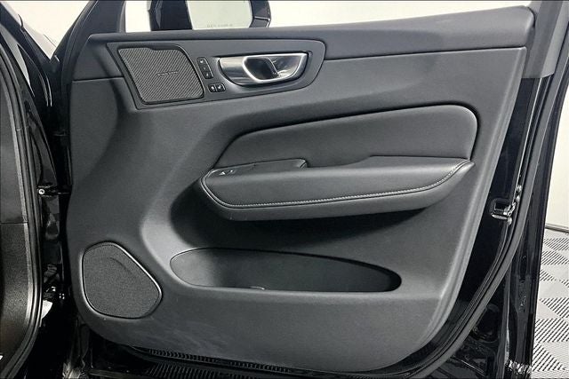 2024 Volvo XC60 B5 Ultimate Dark Theme