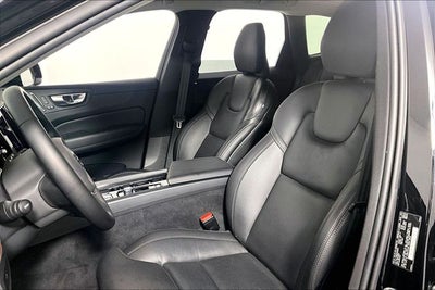 2024 Volvo XC60 B5 Ultimate Dark Theme