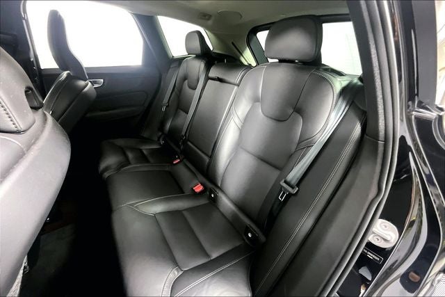 2024 Volvo XC60 B5 Ultimate Dark Theme