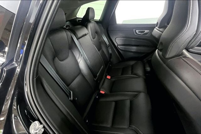 2024 Volvo XC60 B5 Ultimate Dark Theme