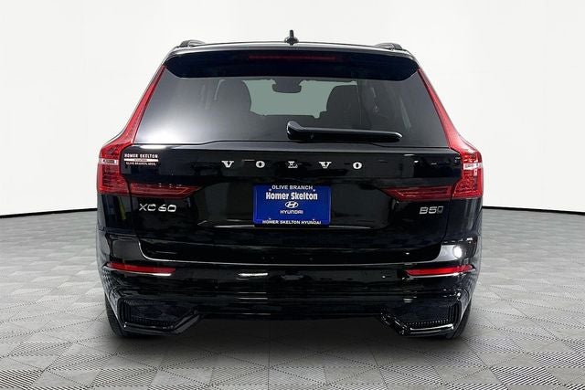 2024 Volvo XC60 B5 Ultimate Dark Theme