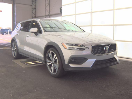 2025 Volvo V60 Cross Country B5 Plus