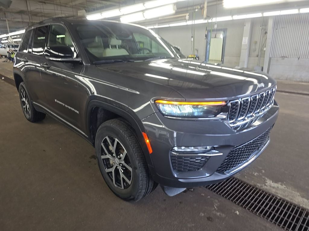 2024 Jeep Grand Cherokee Limited's photo