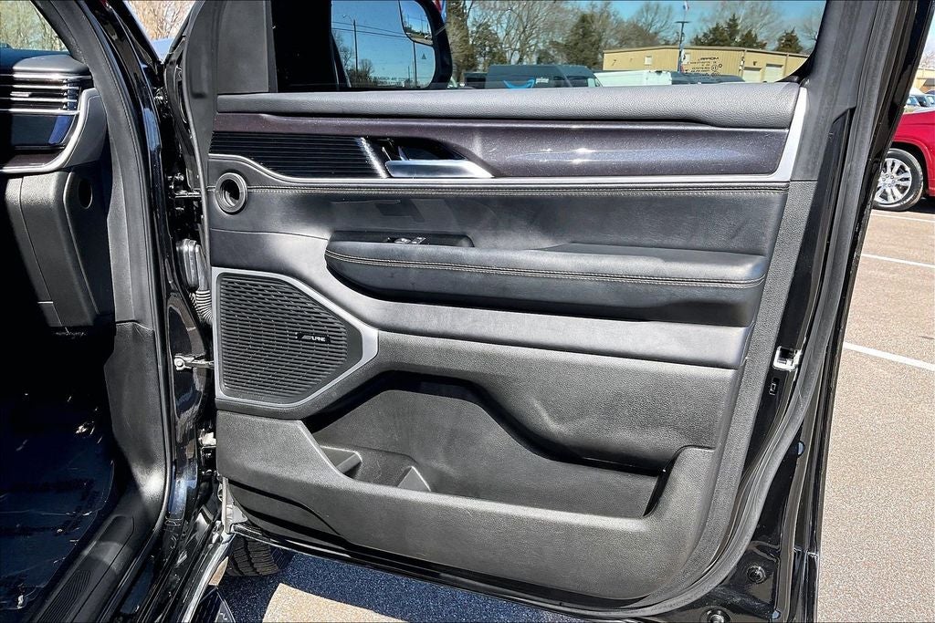 2024 Jeep Wagoneer Base