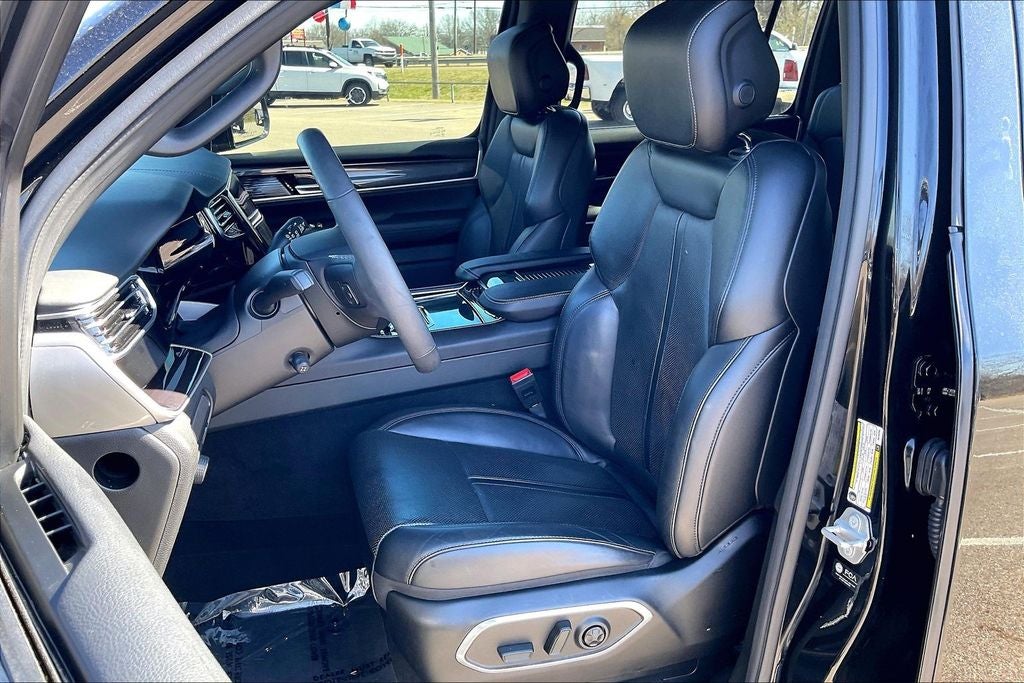 2024 Jeep Wagoneer Base