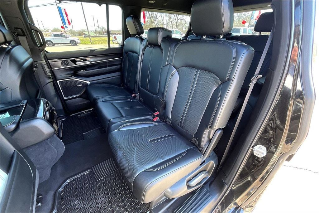 2024 Jeep Wagoneer Base