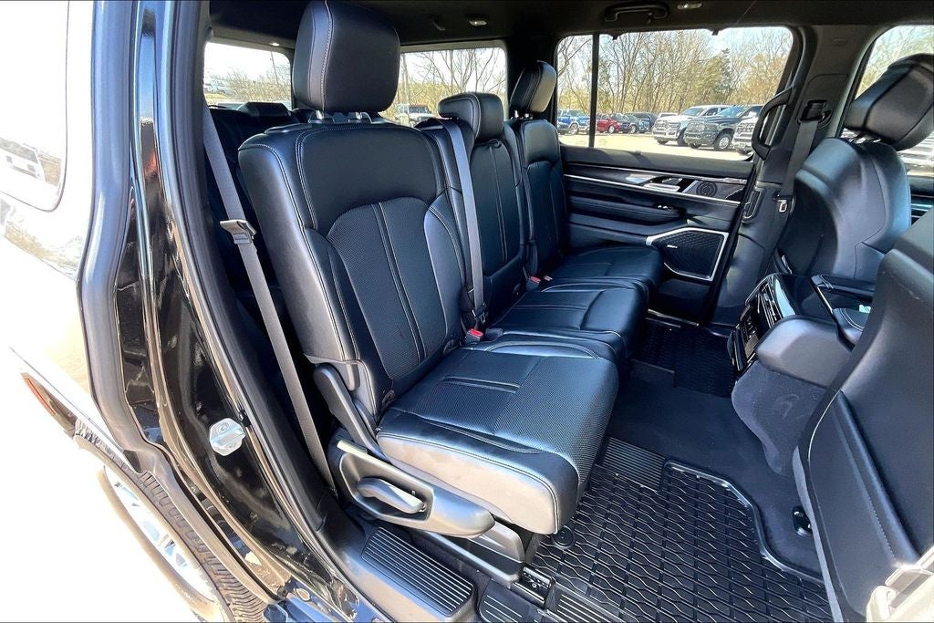 2024 Jeep Wagoneer Base